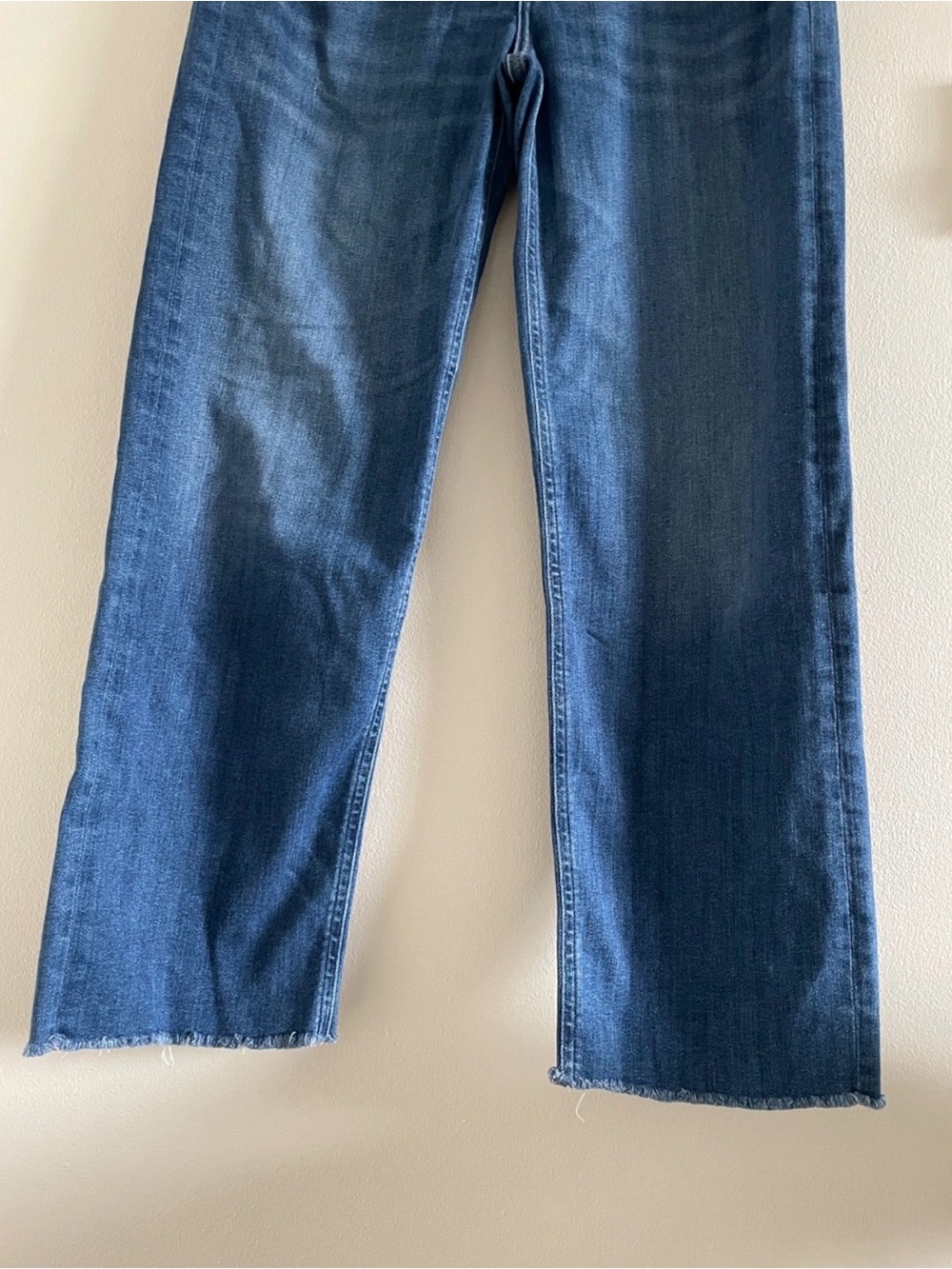 Citizens of Humanity Palma
Straight Raw Hem Jeans
Women's Size 28 Ambry Wash - Picture 6 of 9